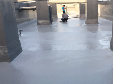 【煙臺】屋面防水噴涂聚脲防水涂料正在施工中
